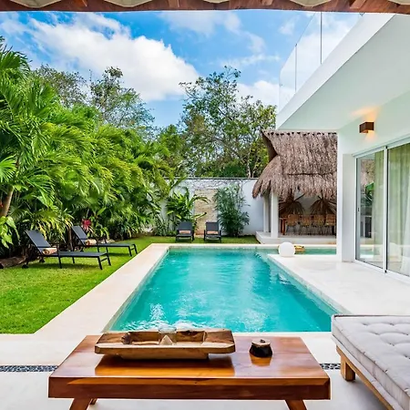 Villa Ek'Balam & Villa Flamingo, Luxury Villas, Private Pool, Private Garden, Jacuzzi, 24H Security