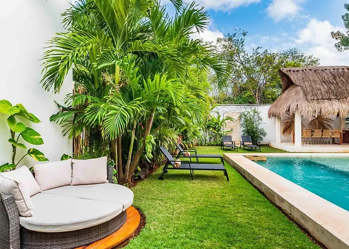 Ek'balam & Flamingo, Luxury Villas, Private Pool, Private Garden, Jacuzzi, 24h Security